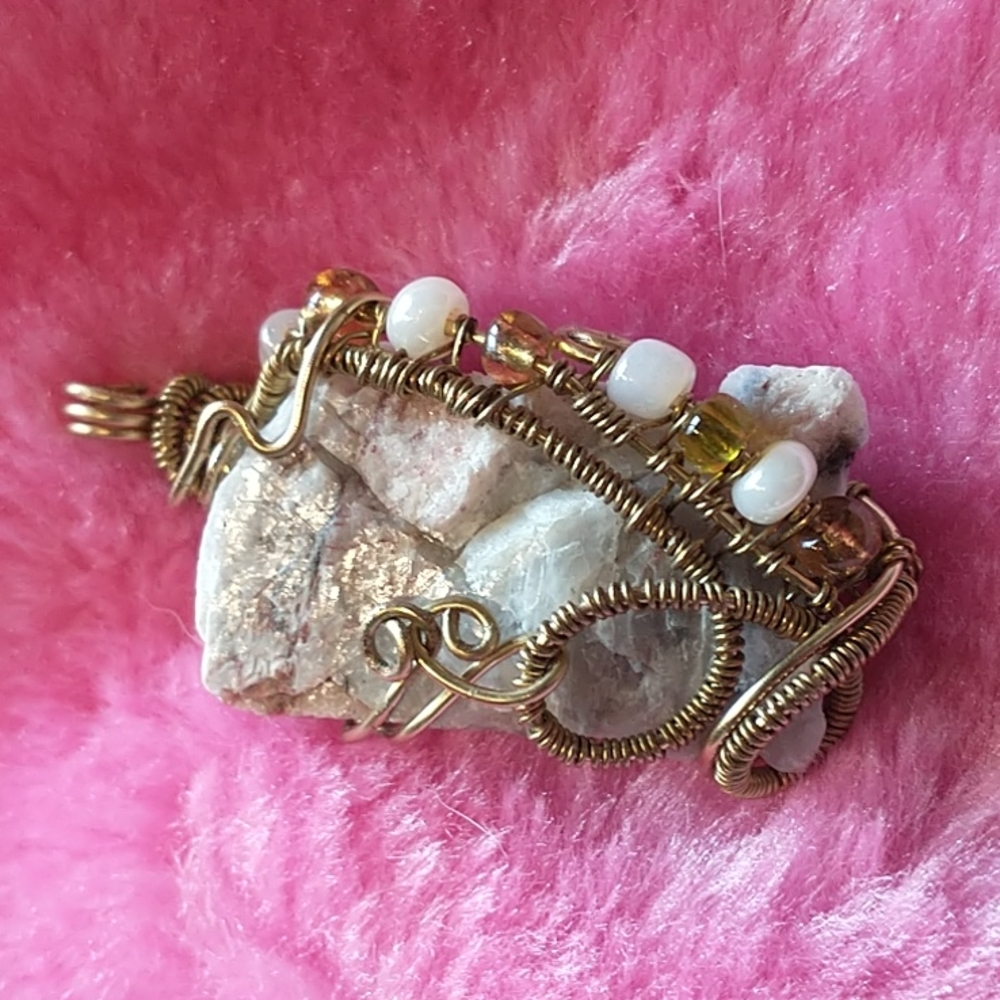 NWT Wire Wrapped Raw Crystals Pendant